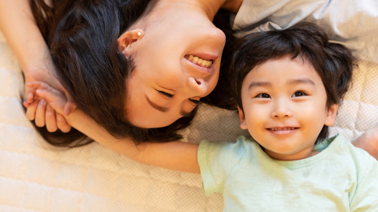 「え、何？誰？」起こしに来た息子に記憶喪失のふりをすると…可愛すぎる自己紹介に悶絶必至！