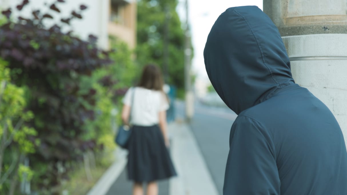 【必見】家まで見知らぬ人に追いかけられた女性 「被害届の重要性」がわかるエピソードが話題に