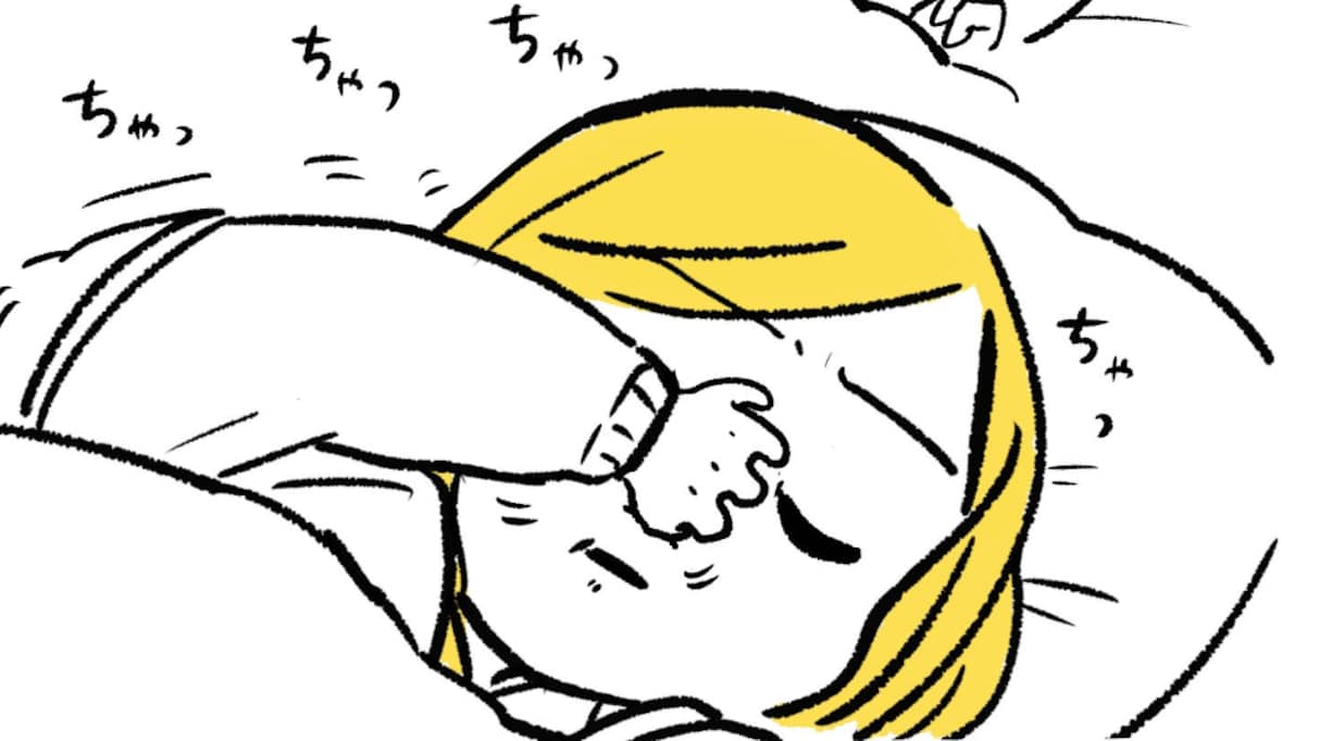 夜中に目が覚めたので、隣で寝てるこどもの観察をすることに。すると…まるで起きているかのような寝相に驚かされる