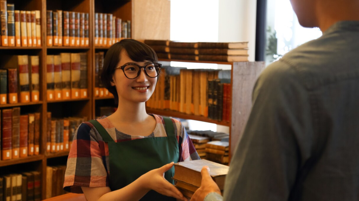 書店で起きた奇跡体験「上下巻を買ったつもりが上巻2冊だった、返金してほしい」と言う客 その隣のレジではなんと…