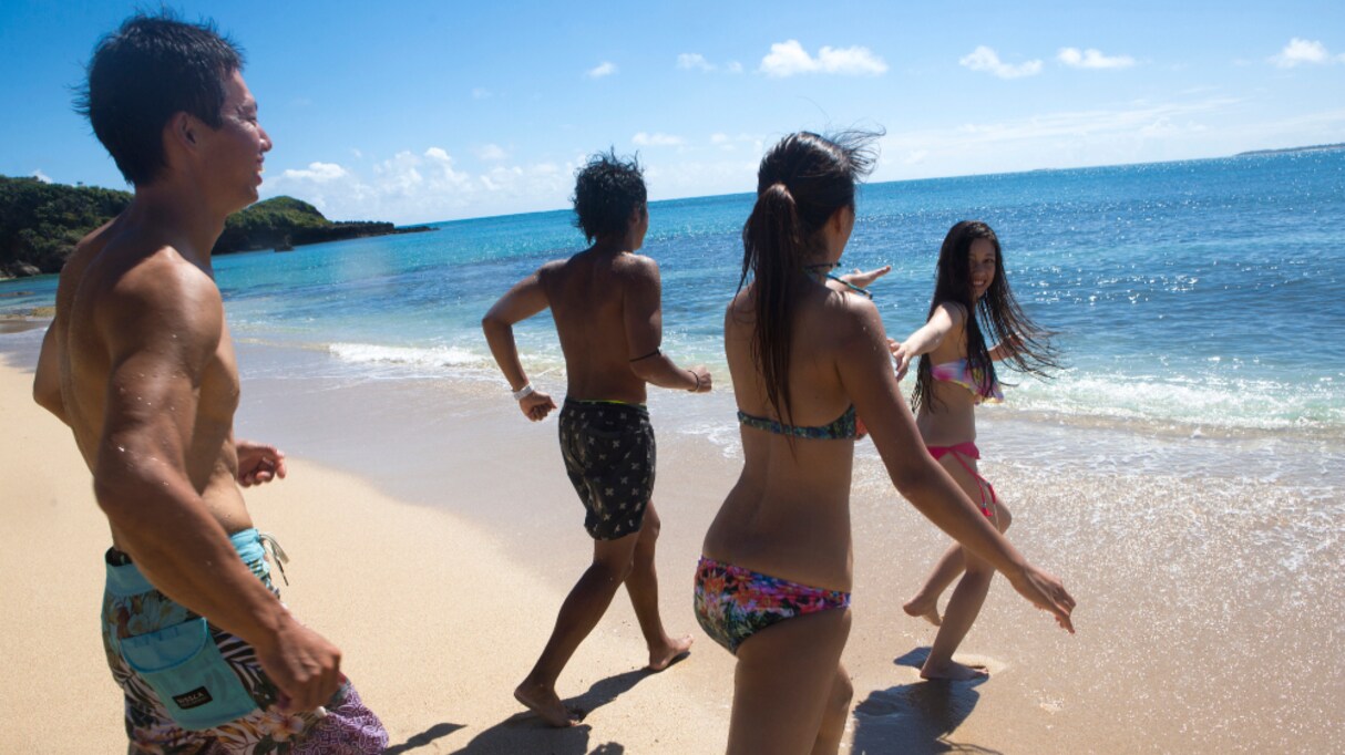 海の家でバイト中、パリピに担がれて海に投げ込まれた！その時のパリピの "紳士的なリスクヘッジ" が話題に
