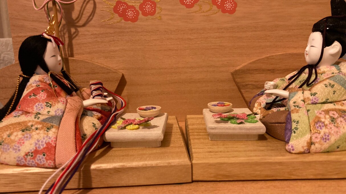 お雛様とお内裏様を向かい合わせに座らせる娘…その理由に称賛の声が殺到！「夫婦円満の賜物ですね」「柔軟な発想が好き」