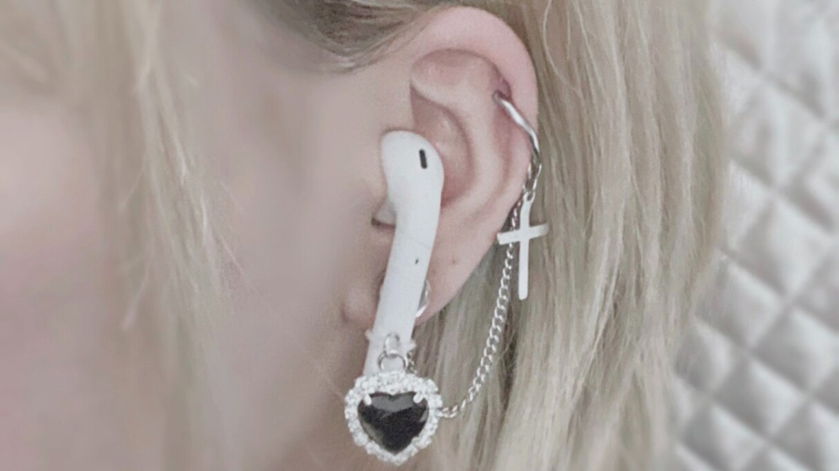 落ちる心配のない "イヤホン一体型ピアス" に購入希望の声が続出！「グッドデザイン賞取れそう」「これは売れる」