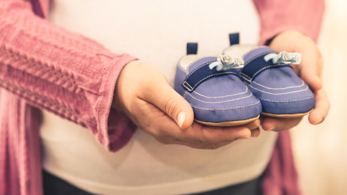 靴の脱げた女の子に拾って手渡そうとしたら…想定外のツラい現実に"ある気持ち"の理解ができた