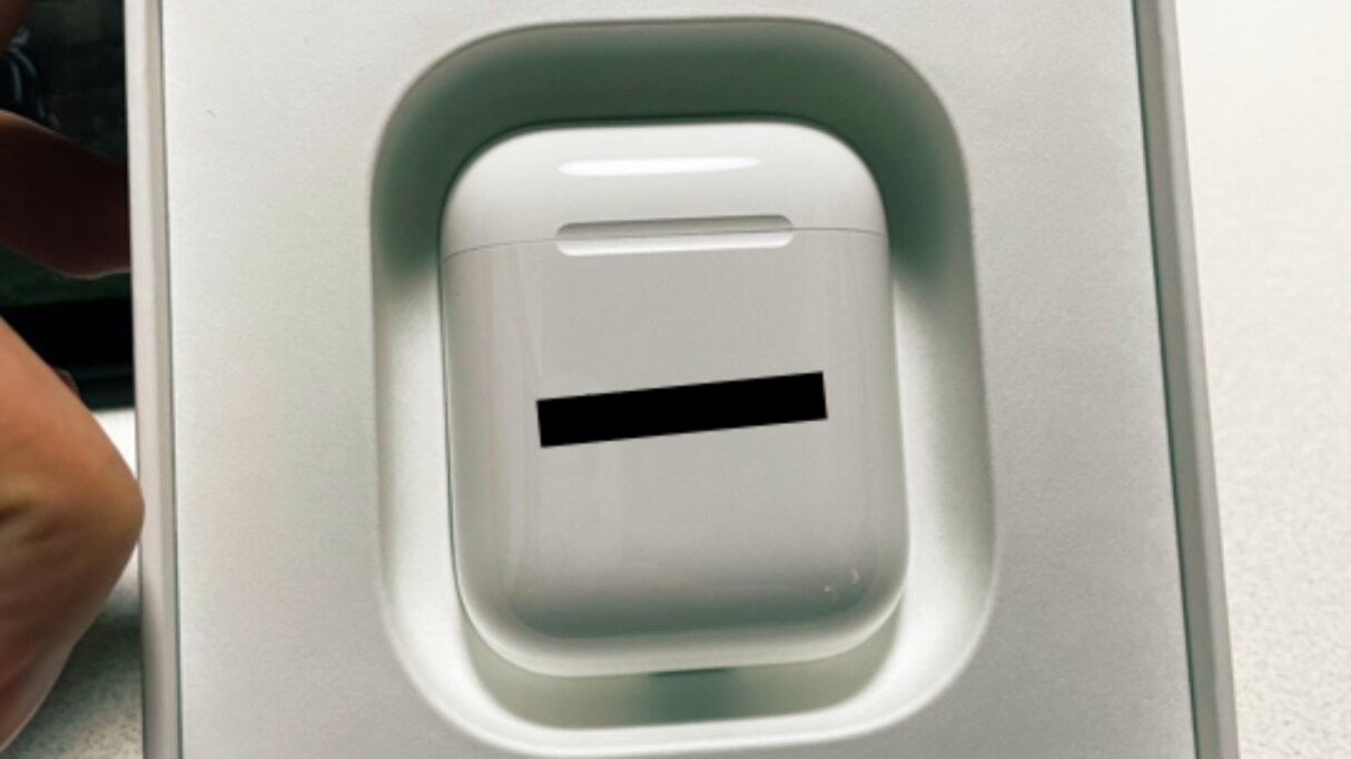 「○○という刻印が…」イヤホンを落とし、警察に連絡するも「電話では本人確認できない」と言われ…その後のやり取りに爆笑