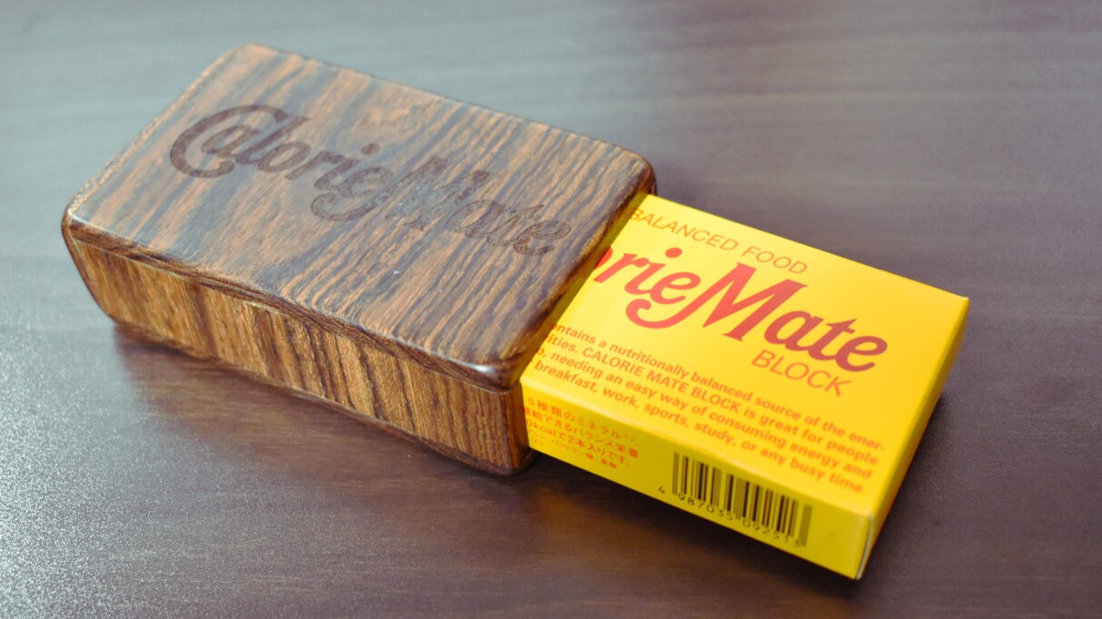 【商品化希望】ハイクオリティ過ぎる！手作りの「カロリーメイトケース」が話題に