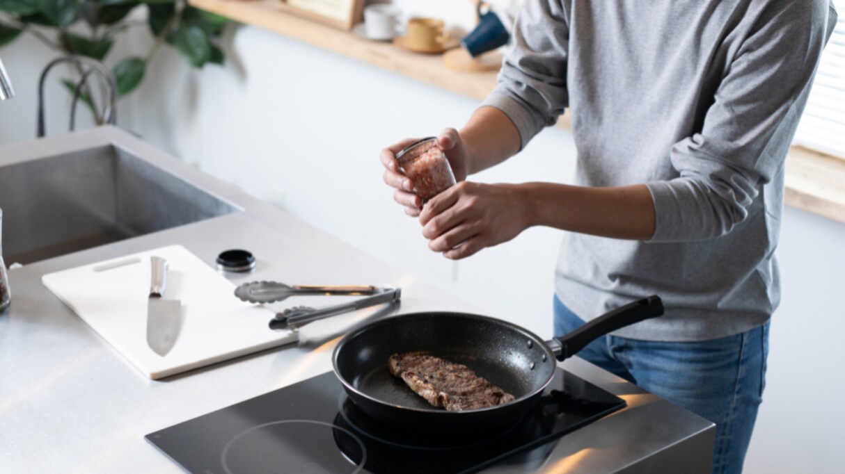 理解していない！「塩分過多にならないよう自炊すべき」という意見への反論に共感の声