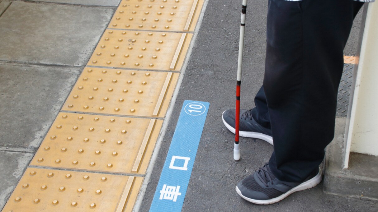 【お願い】電車で「連結部分」に向かって歩く全盲の人がいたら声をかけて…その理由に納得の声