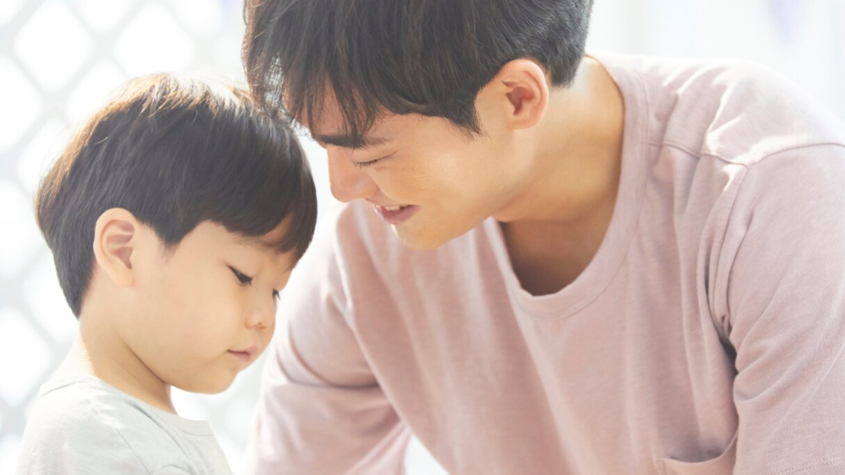 イヤイヤ期の息子がすんなりお風呂へ！夫が出題した「あるクイズ」に称賛の声
