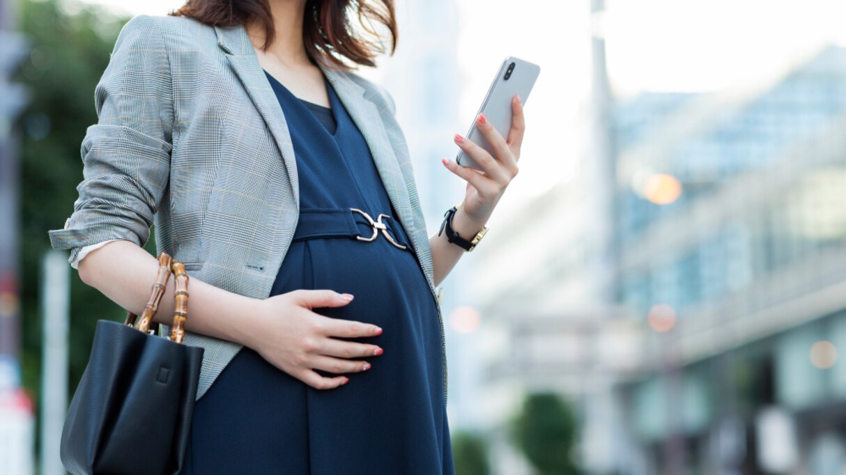 早くても遅くても責められる…女性の出産に付きまとう「冷たい言葉」の数々が話題に