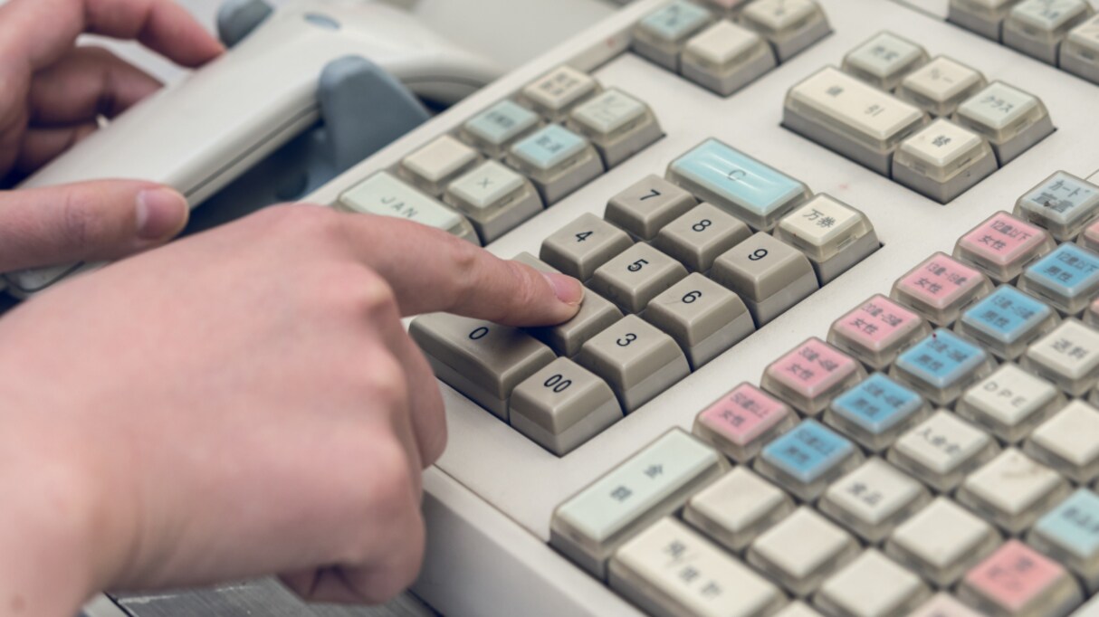 コンビニのベトナム人店員の "対応" に称賛の声！会計時に混んでいたのでポイントカードを出すのを躊躇したら…