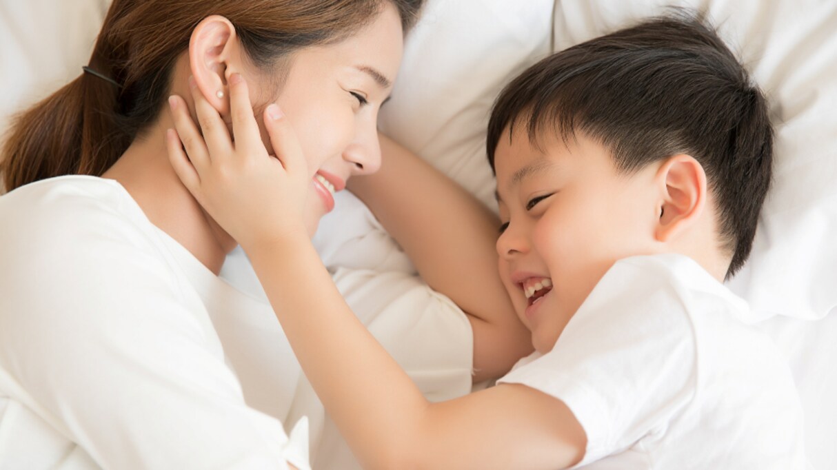 息子の返答がイケメンすぎる！寝顔を見ながら「いつまでこんな可愛くいてくれるんだ？」と言うと…