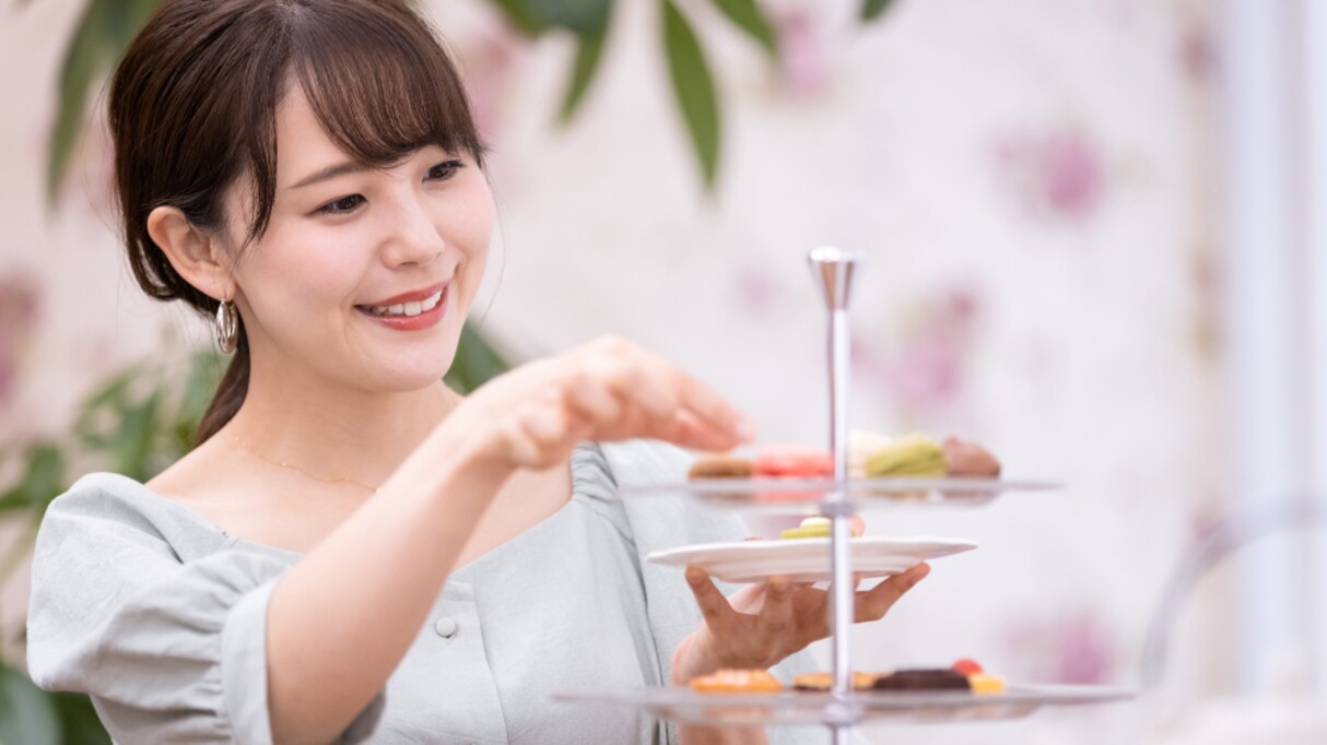 ホテルビュッフェで、開始直後に一番乗りでおやつを取ったら…驚きの「暗黙の了解」が話題に