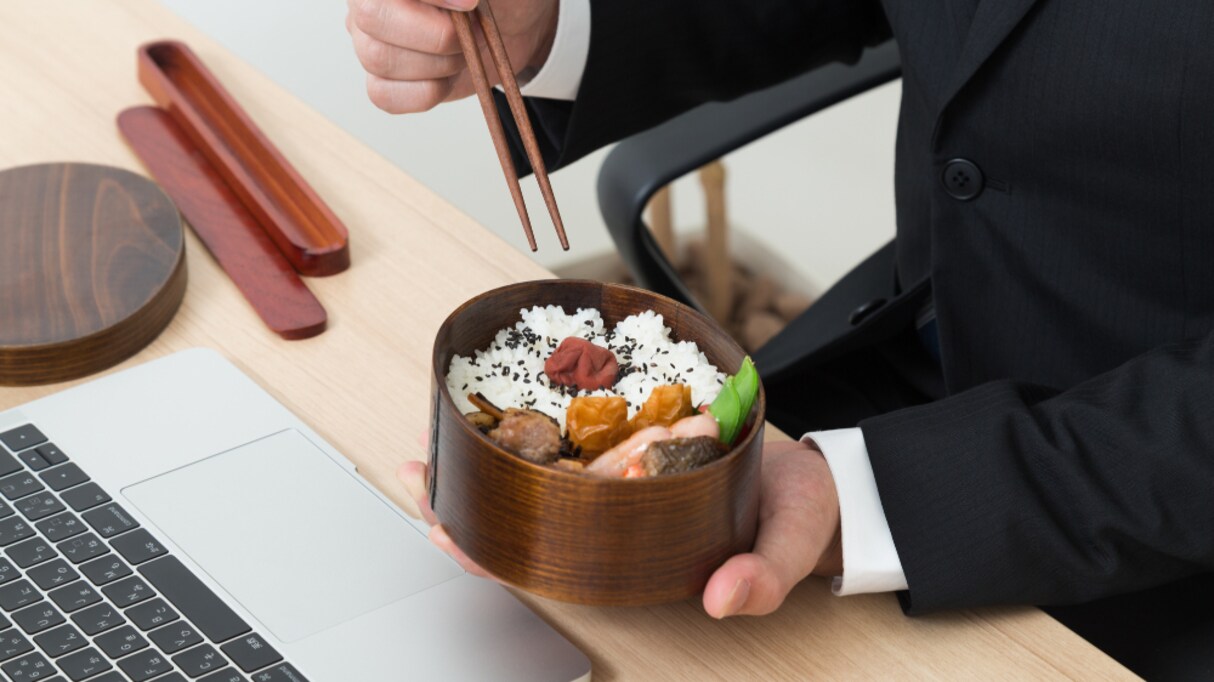 「お嫁さんいらないね～」弁当持参の男性社員に絡むお局…キレ味鋭い返しにスカッとする