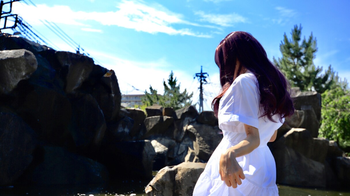 女性は要注意！「白い服」を着ても透けない下着の色はコレだ！