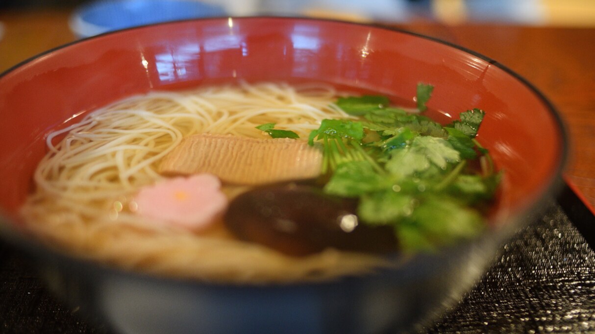 【衝撃】「旦那にドン引きされて…」そうめんを味噌汁に入れるのは西日本だけの文化だった！？