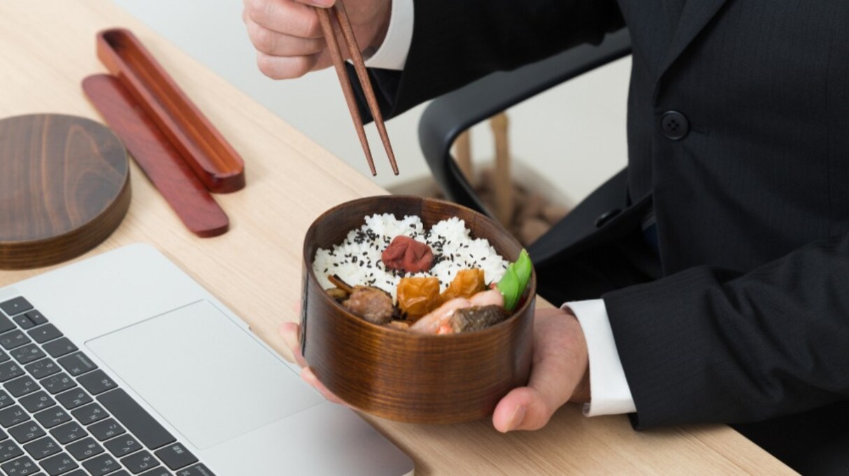 「お嫁さんいらないね～」お局様に絡まれる弁当持参の新卒男子…切れ味バツグンの返答に拍手