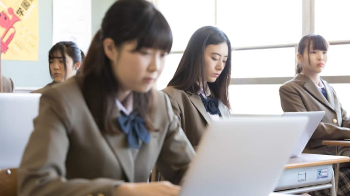 若者のパソコン離れを痛感する光景に驚きの声！「パソコンの授業でほぼ全員が…」