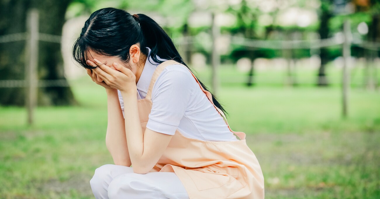 「なんで見てなかったの」介護施設で夜間に利用者が転倒し、家族がブチギレ！介護福祉士からの嘆きの投稿が話題に