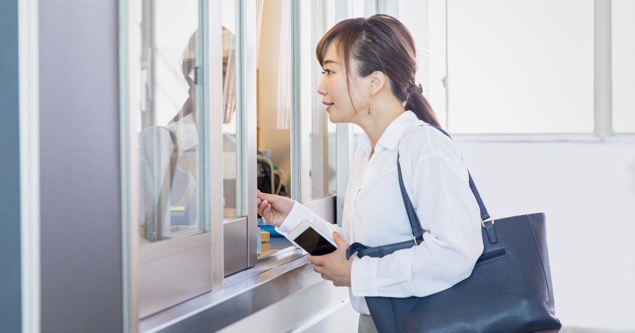 学生時代、駅の窓口で定期券の再発行をお願いすると…ありえない対応に悲しみの声
