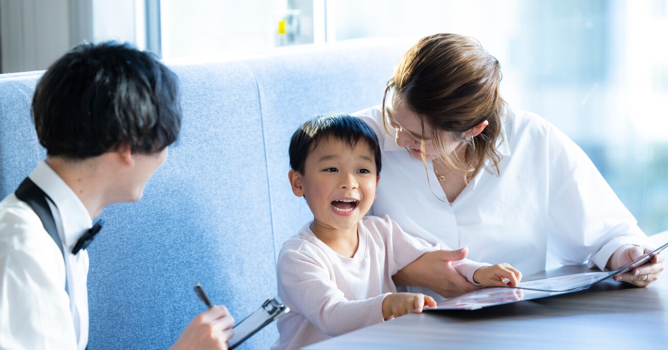 「今日は疲れたから」で子どもを連れて外食を済ませた後、必ずしてしまう "反省" に共感の嵐