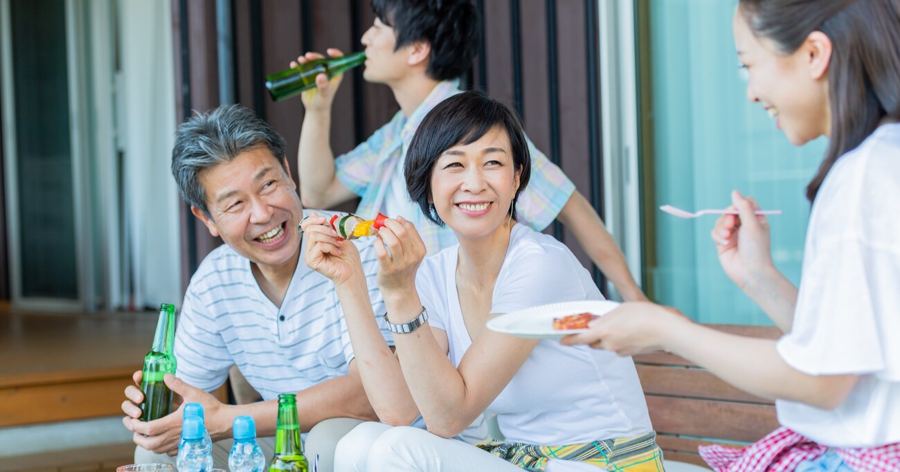 結婚相手の紹介をBBQですることになり…酔っ払った父と彼氏の "お決まりのやり取り" が緩すぎて爆笑