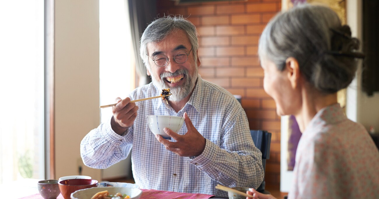 全人類見習ってほしい…結婚前の夫と実家で食事中、彼が驚いた "父の食事中の言動" が素晴らしすぎて拍手