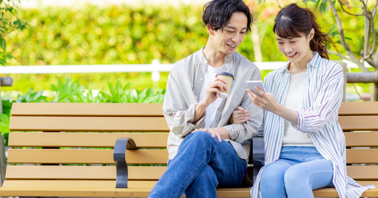 「頭から離れない…」デート中ハンバーガー店をスマホ検索してくれた彼女…その時の「ハ」の予測候補にヒヤリ