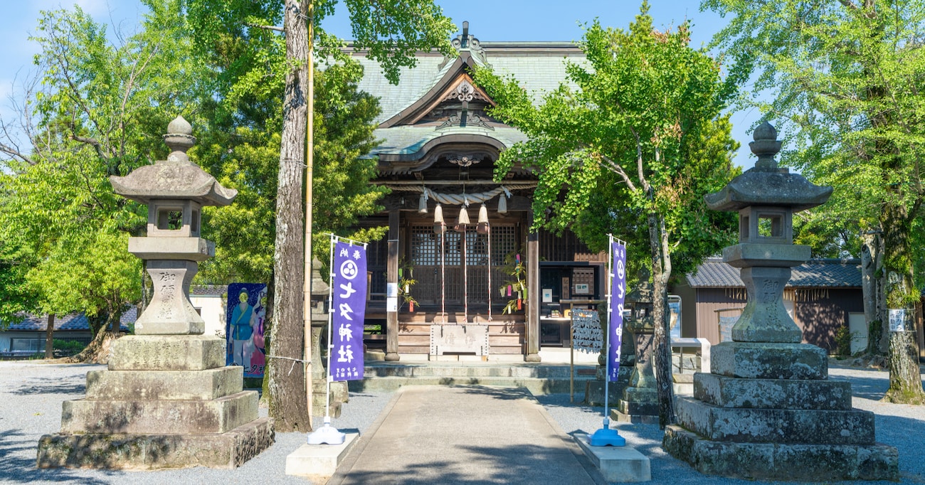 【注意喚起】村の小さい神社に突然現れて掃除をする若者たち…”善意”と見せかけた行動の裏に潜んだ、驚愕の事実とは…？