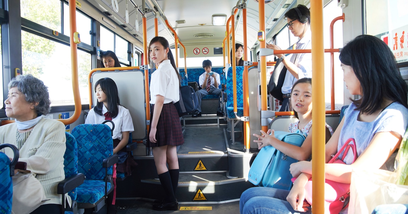 「人っていいな」満員バスでギャン泣きする赤ちゃんに焦るお母さん…その時流れた "車内放送" に心があたたかくなる