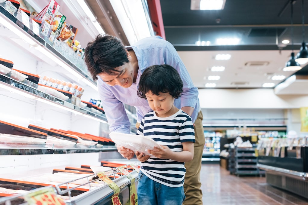 「今日ほんとに学校行きたくなかったわ」スーパーで弱音を吐く男の子を目撃…一緒にいた父親の反応にほっこり