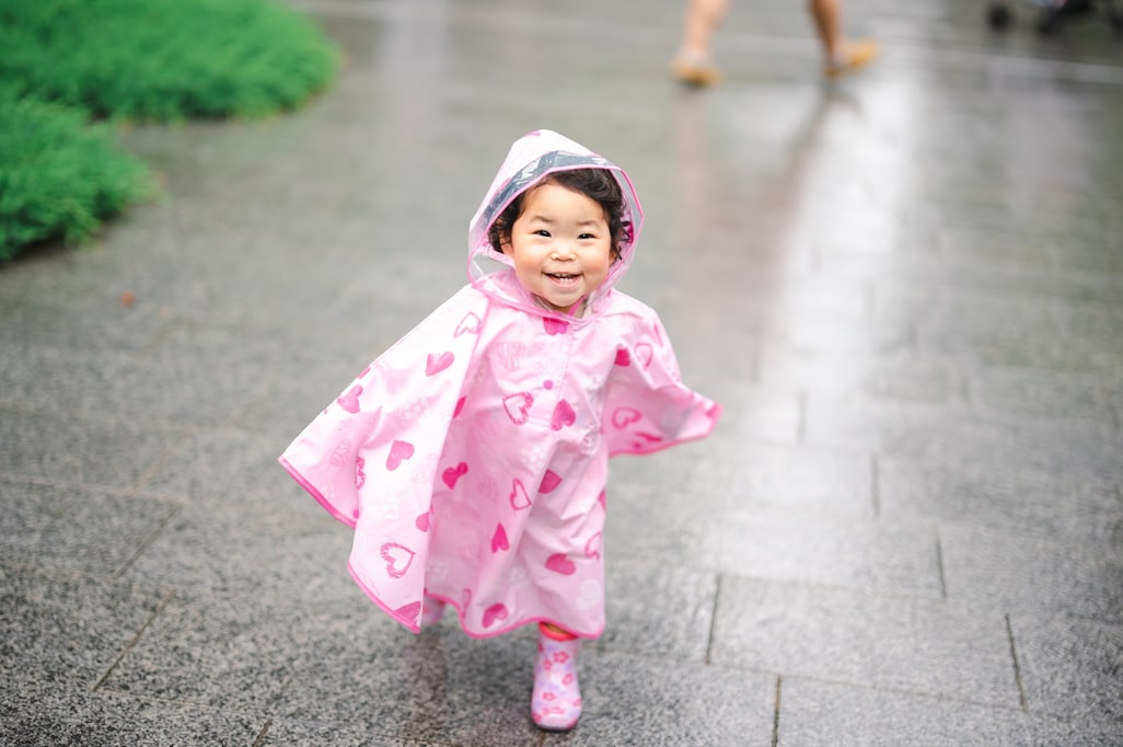 【天使】あまりにも可愛すぎる…通り雨で顔が濡れてしまった2歳児の "心配事" にキュン