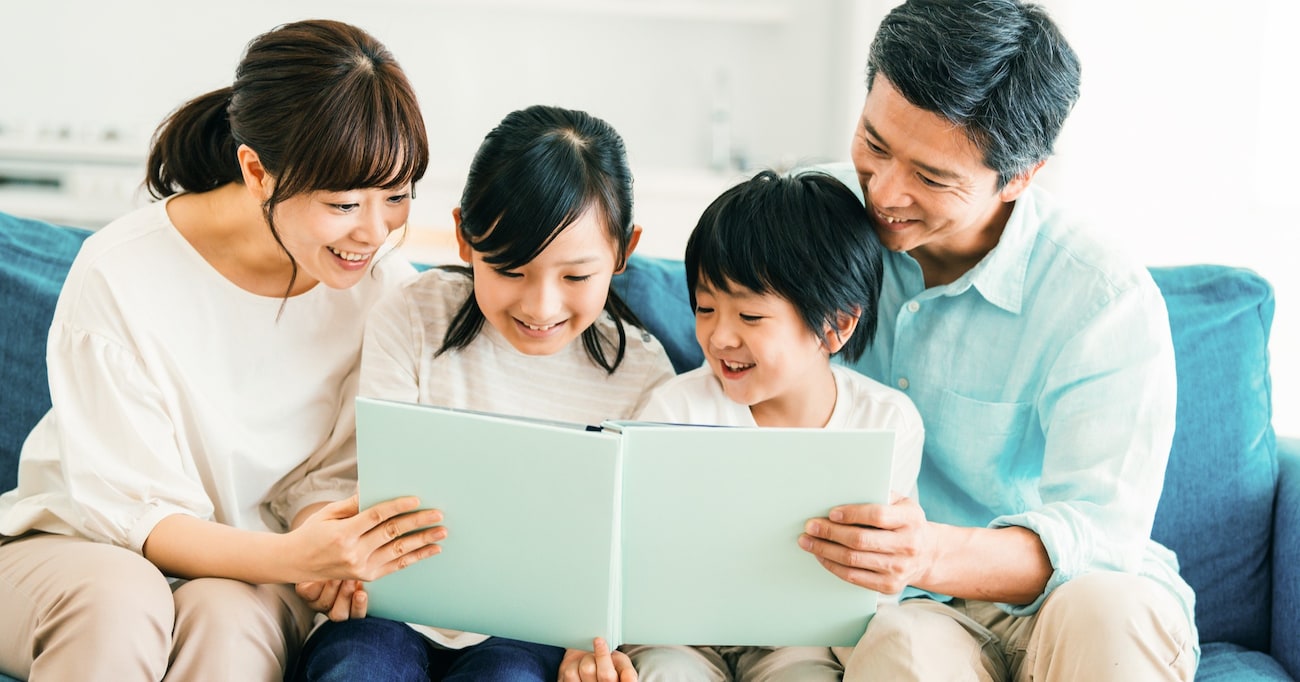 自己肯定感爆上がりで可愛い！ 生まれて2歳くらいまでの幼い自分の写真を息子に見せたところ…？