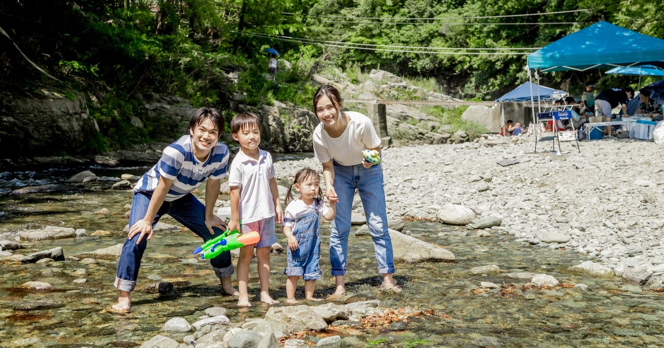 「なんで自分で用意しないの？」複数の家族で川遊びに行った際、ママさんたちが子供のものを用意していると…？