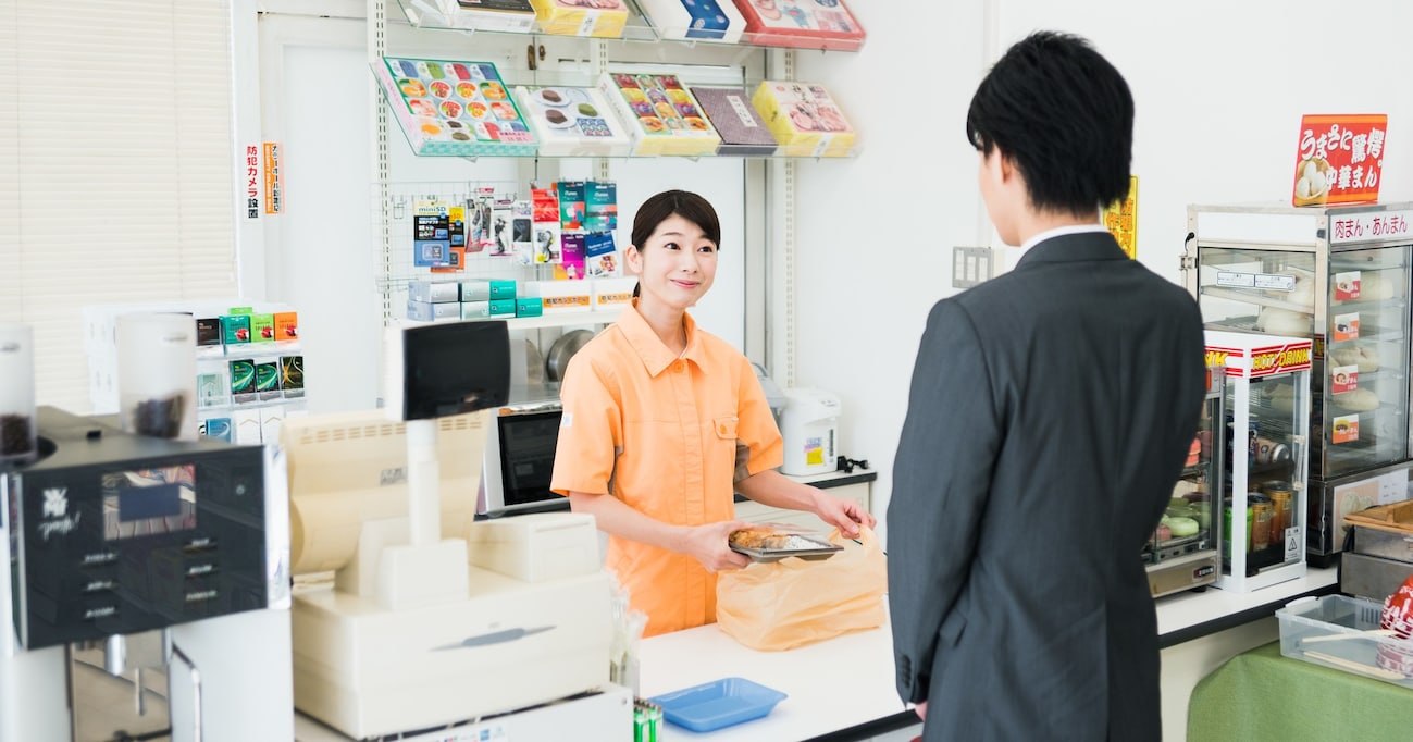 セブンイレブンで「ファミチキください」と言った後、店員に「ありません」と返されたことに動揺してしまい…？