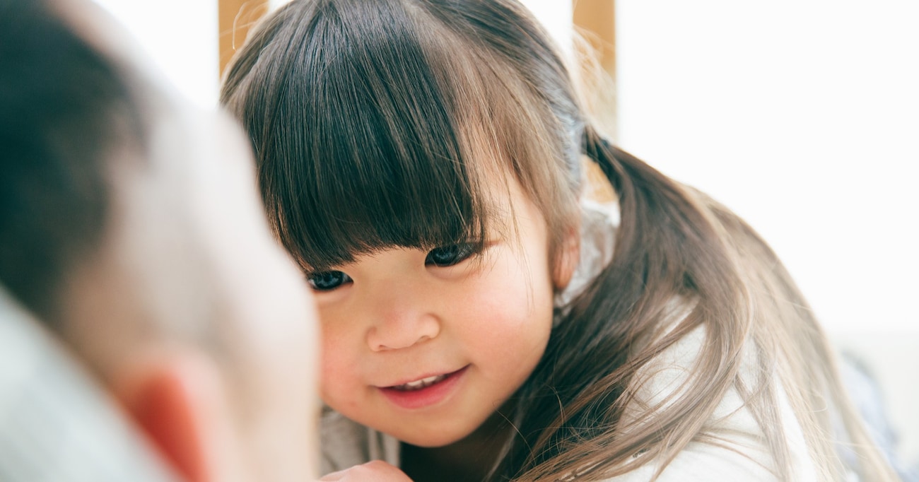 子どもが熱いキスをした後に「どうして泣いてるの？」と頬を伝う雫をぬぐってくれたけど…まさかのオチに爆笑！