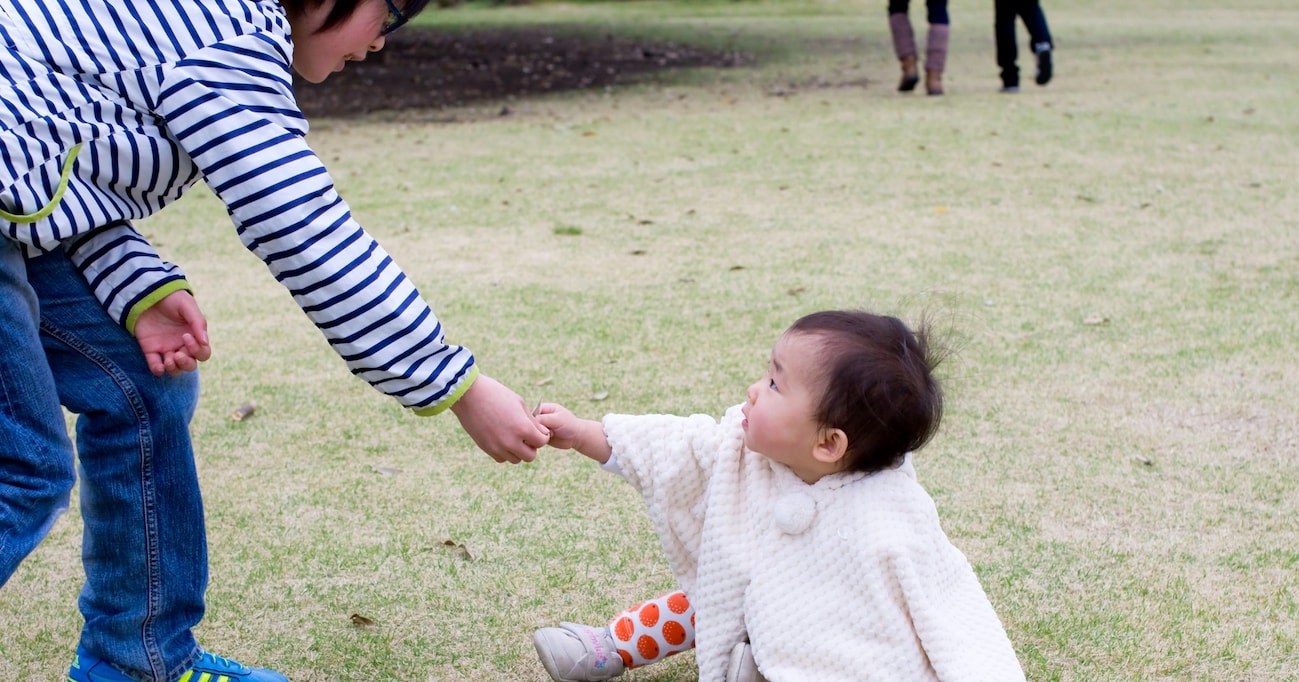 つまずいた4歳児を見て、8歳児が「痛くない？」と心配していたので、励まそうとして「大丈夫だよね」と声をかけたら…