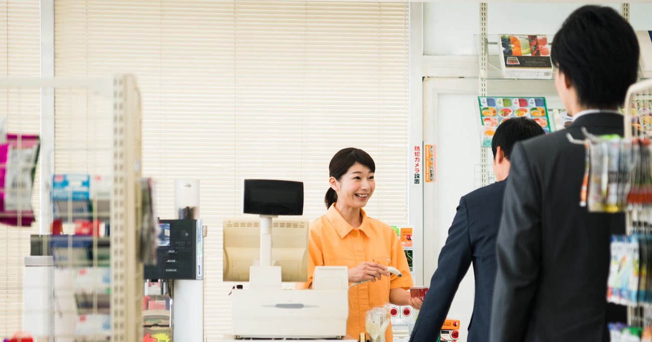 コンビニでおじさんに割り込みされた！「すみません」と声を掛けて注意するつもりが、咄嗟に…？