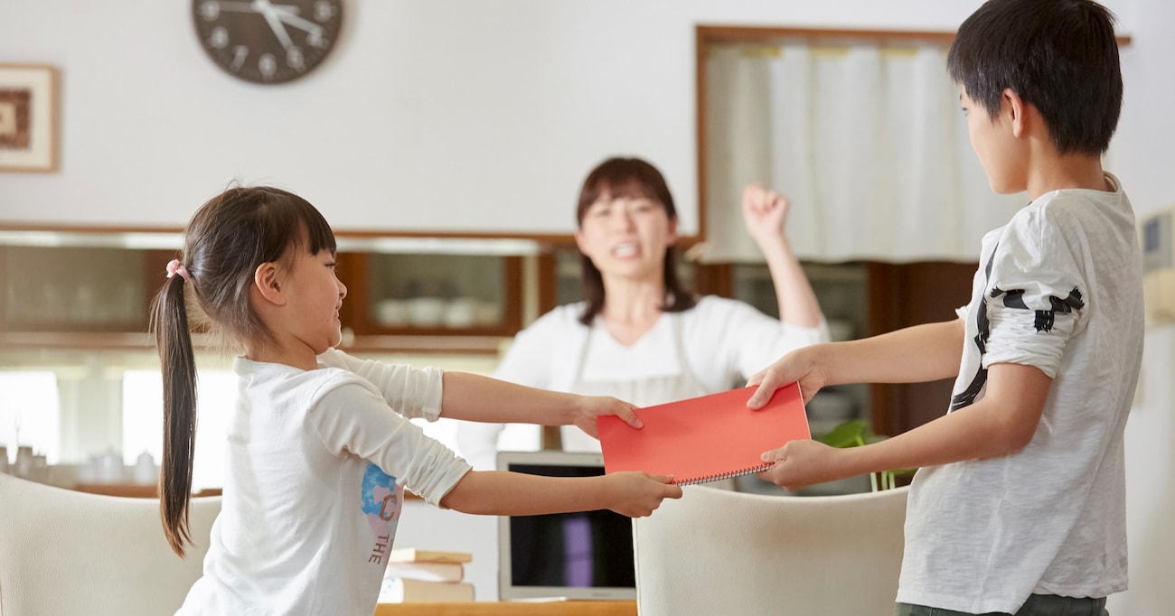 【驚愕】「男・男・女」３人の子を持つ母が語る、子どもが思春期の時に "壁に5つ穴があいた" 理由とは？！