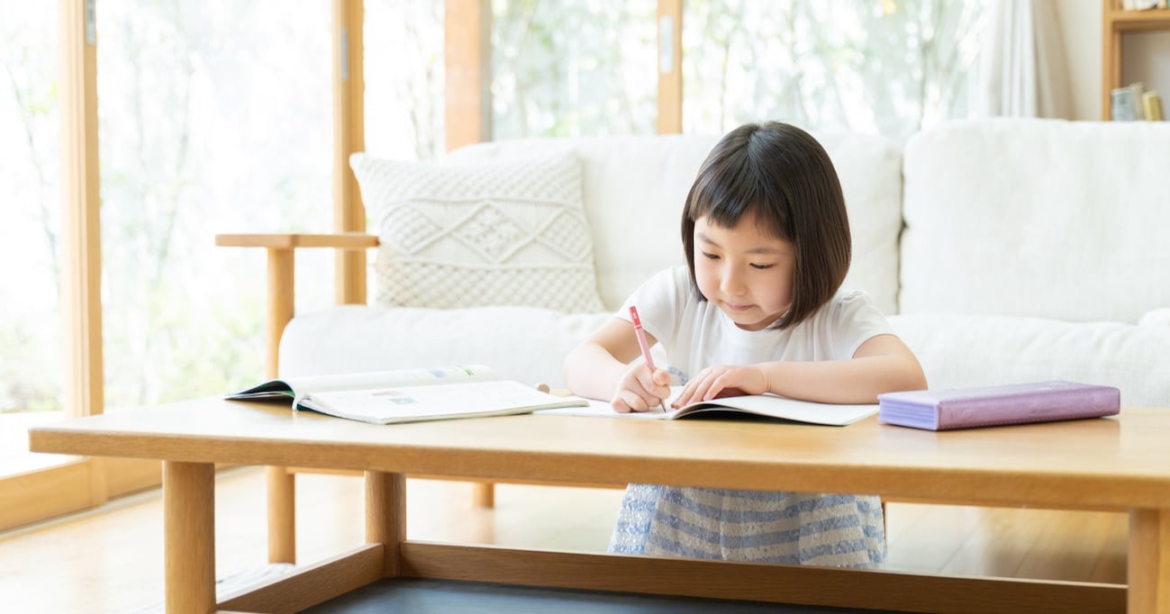 【賛否両論】"子どもの留守番" が虐待!? 見かけた人には通報義務も…非現実的な法案に怒りの声