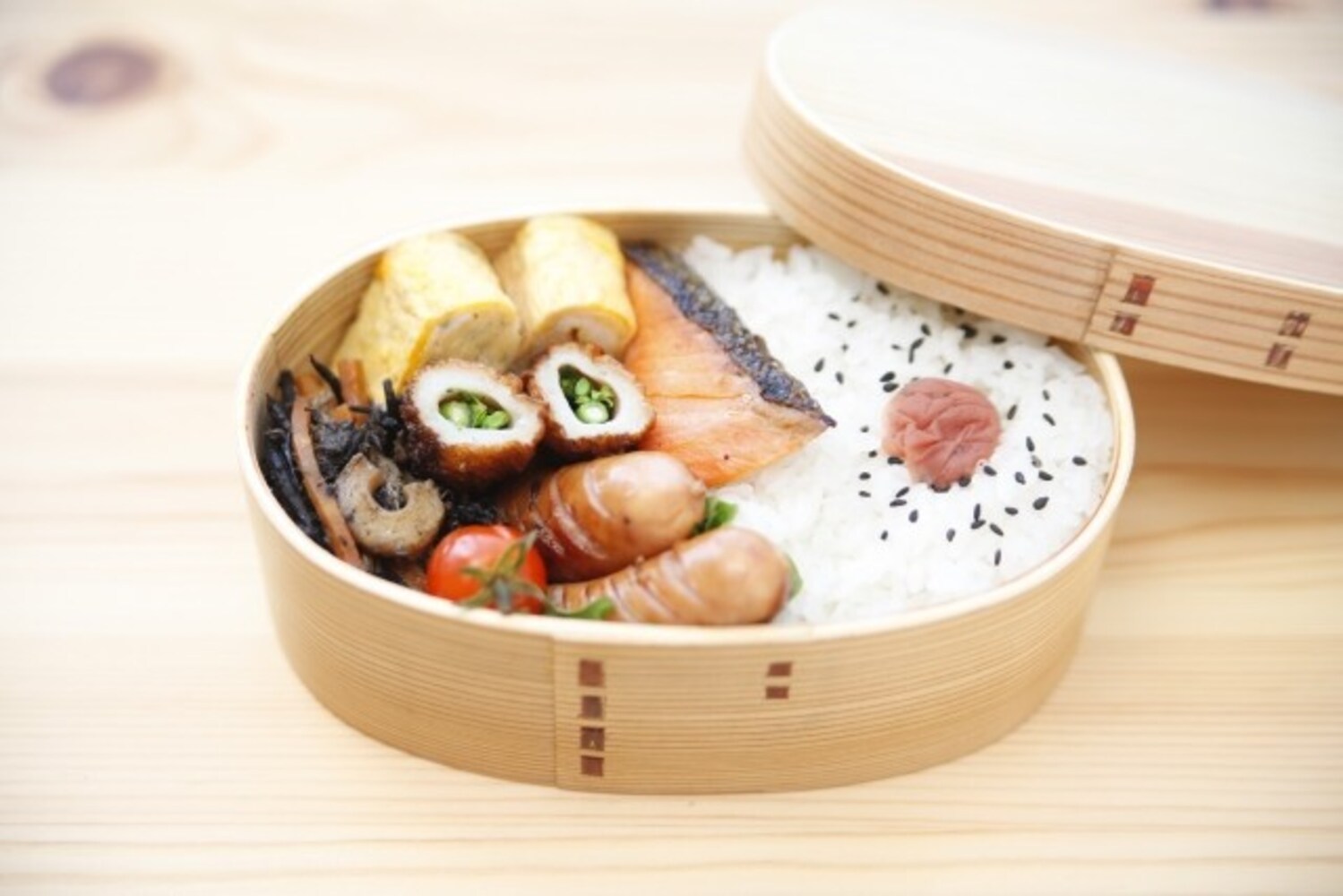 かぶせ式のお弁当箱