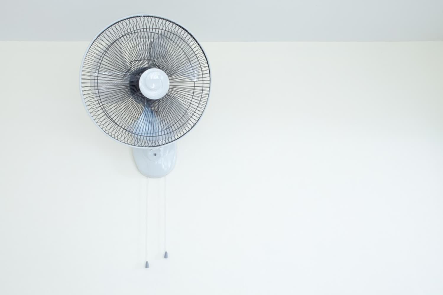 壁掛け扇風機