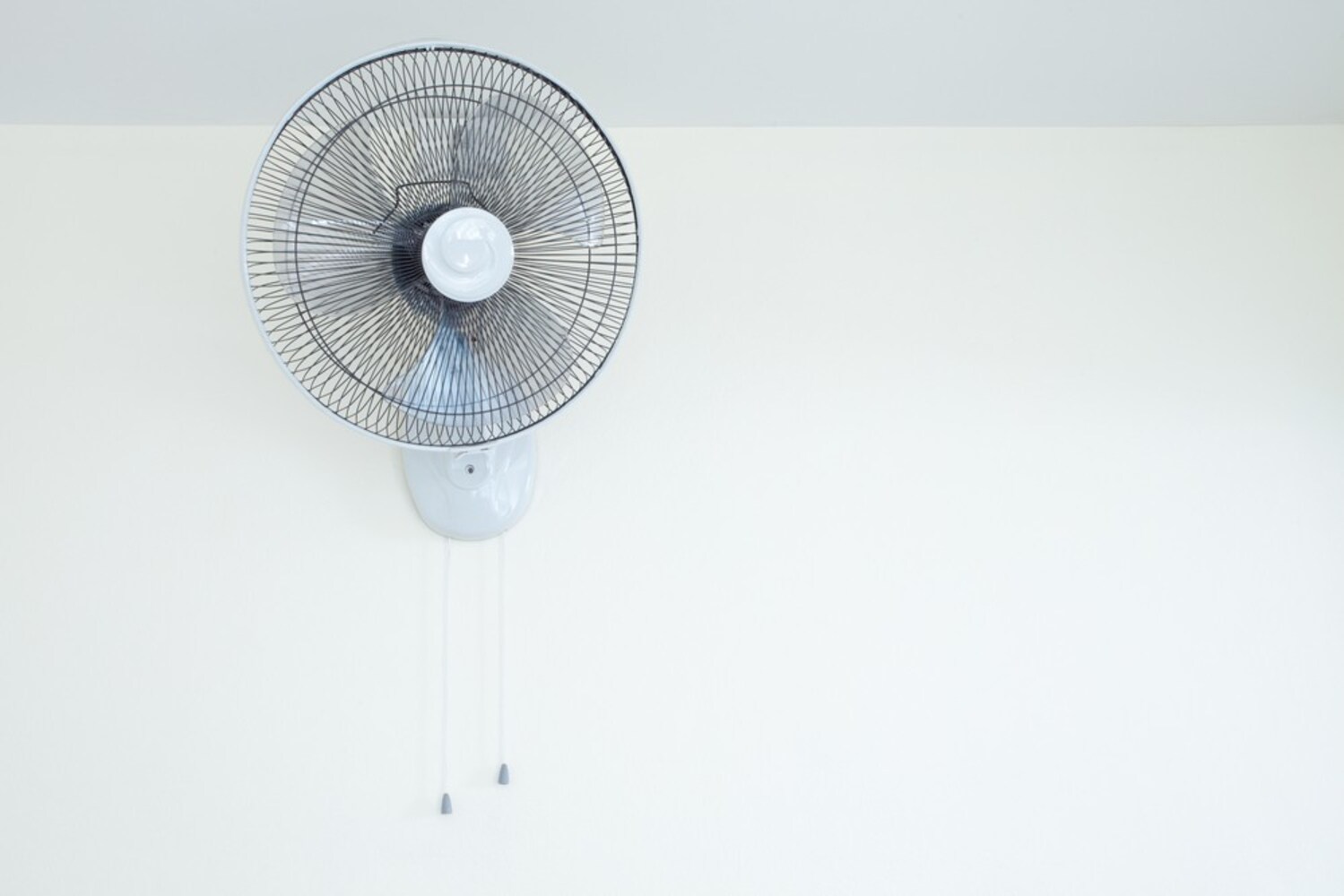 壁掛け扇風機