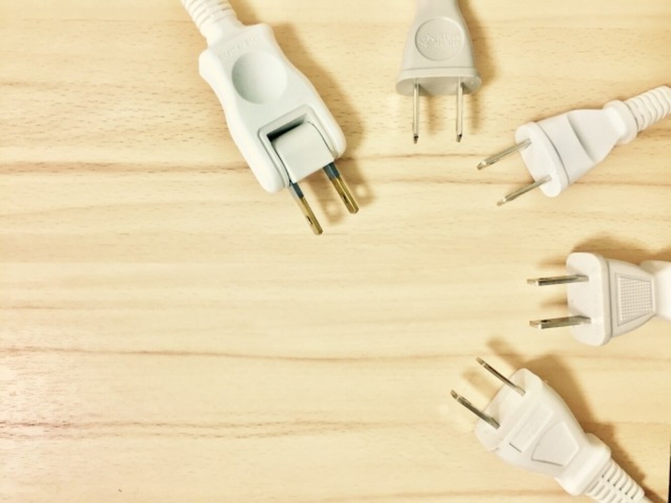 差込口の数|差し込む機器の数+2個程度を目安に