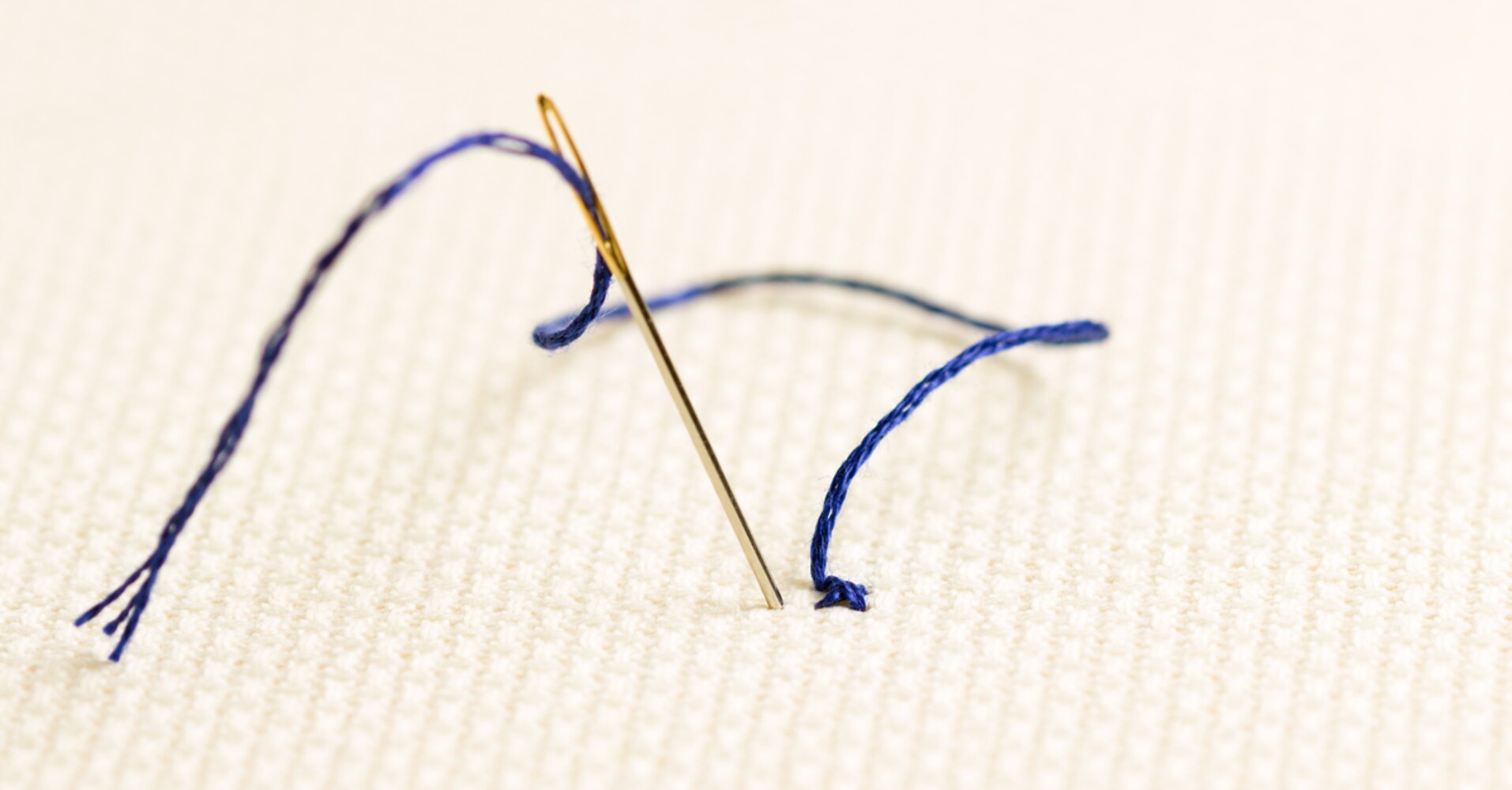 太さ|なるべく刺繍糸が擦れにくい穴が開くものを