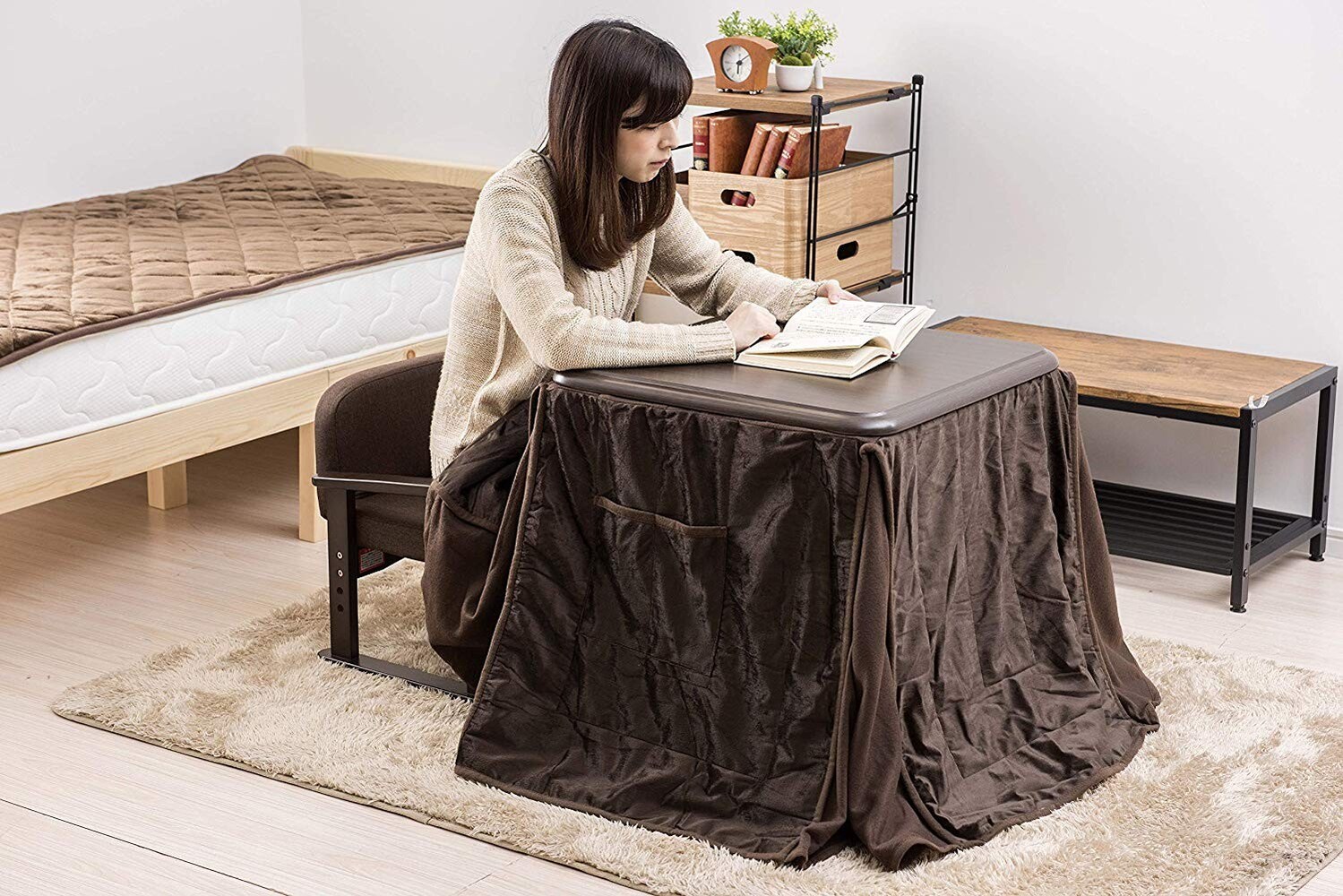 椅子に座ったまま入れるテーブルのようなハイタイプ