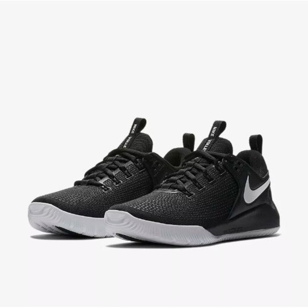 ・ナイキ(NIKE|デザイン性と機能性を兼ね備えている