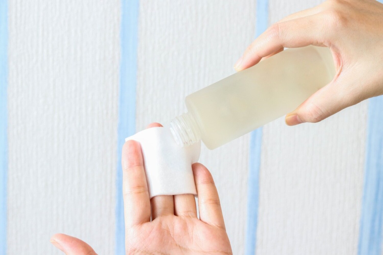 コットンでの化粧水の使い方