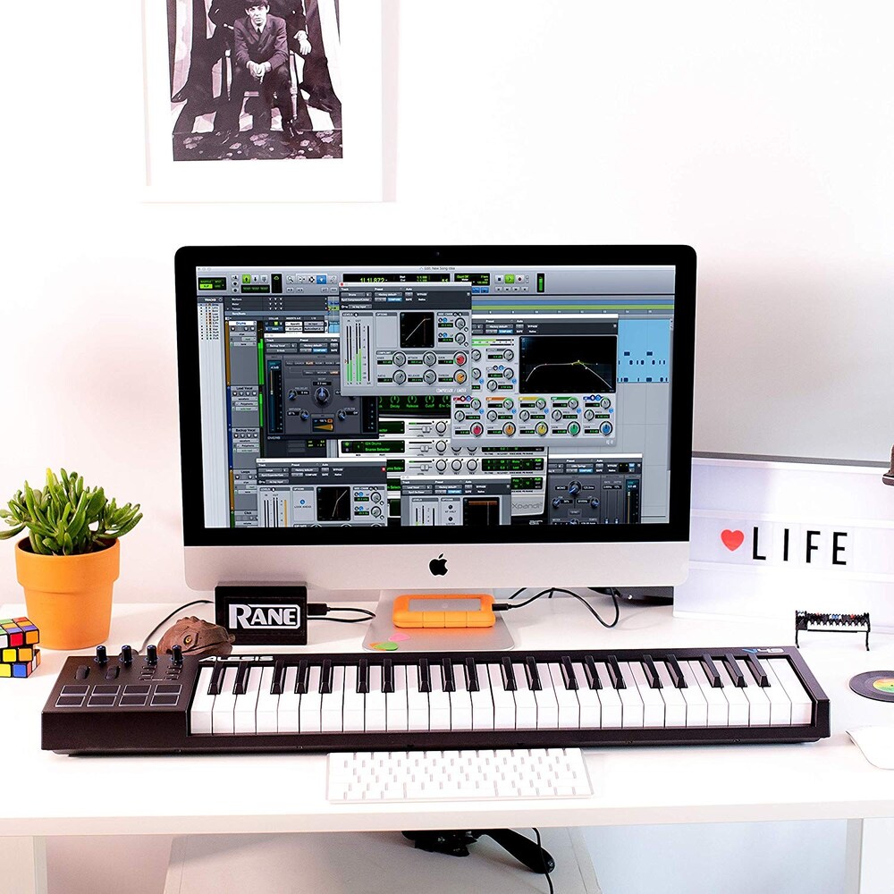 ▼初心者の方は注意!MIDIキーボードだけではNG