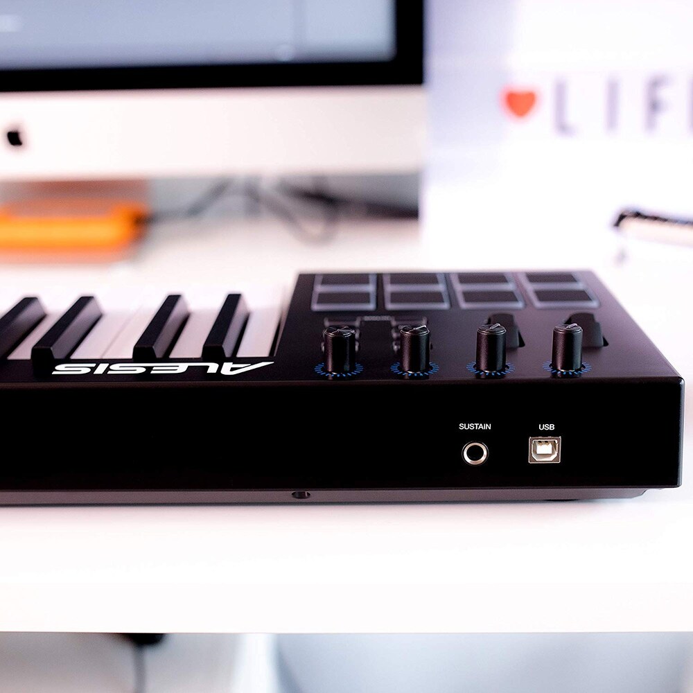 有線接続|USBやMIDIケーブルが必要になる!